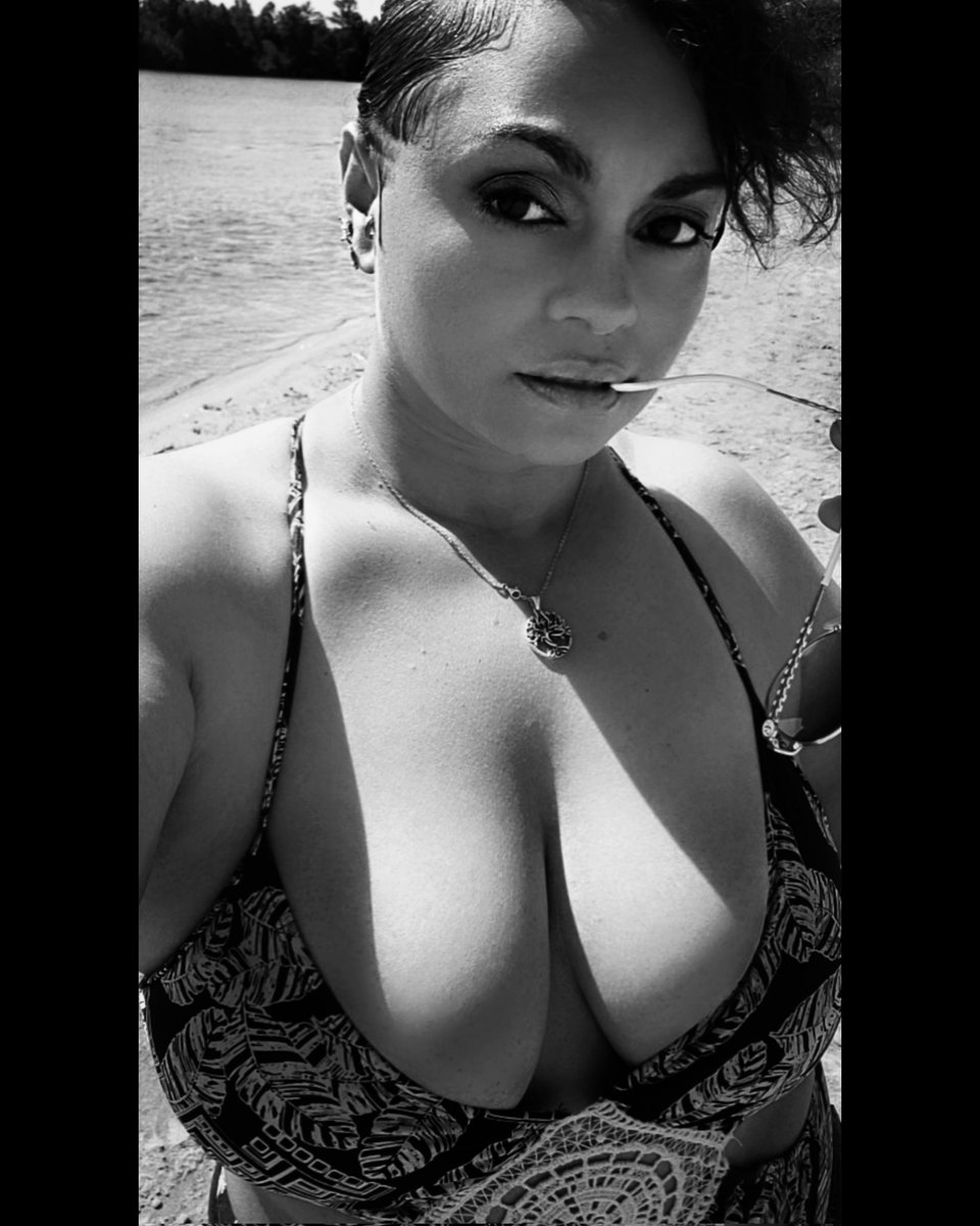 BellaWurl's tweet photo. The only time you will catch me looking down if I'm helping you get up.
Born with da Bad B$tch Energy.
Christened in da Big D Vibes.
Dizzle da l'eau de confidence and
Step out loving the skin you are in💜
-Lioness Mindset🦋
#SundayThoughts #ReadyForWeek https://t.co/OpGcG9C7nR