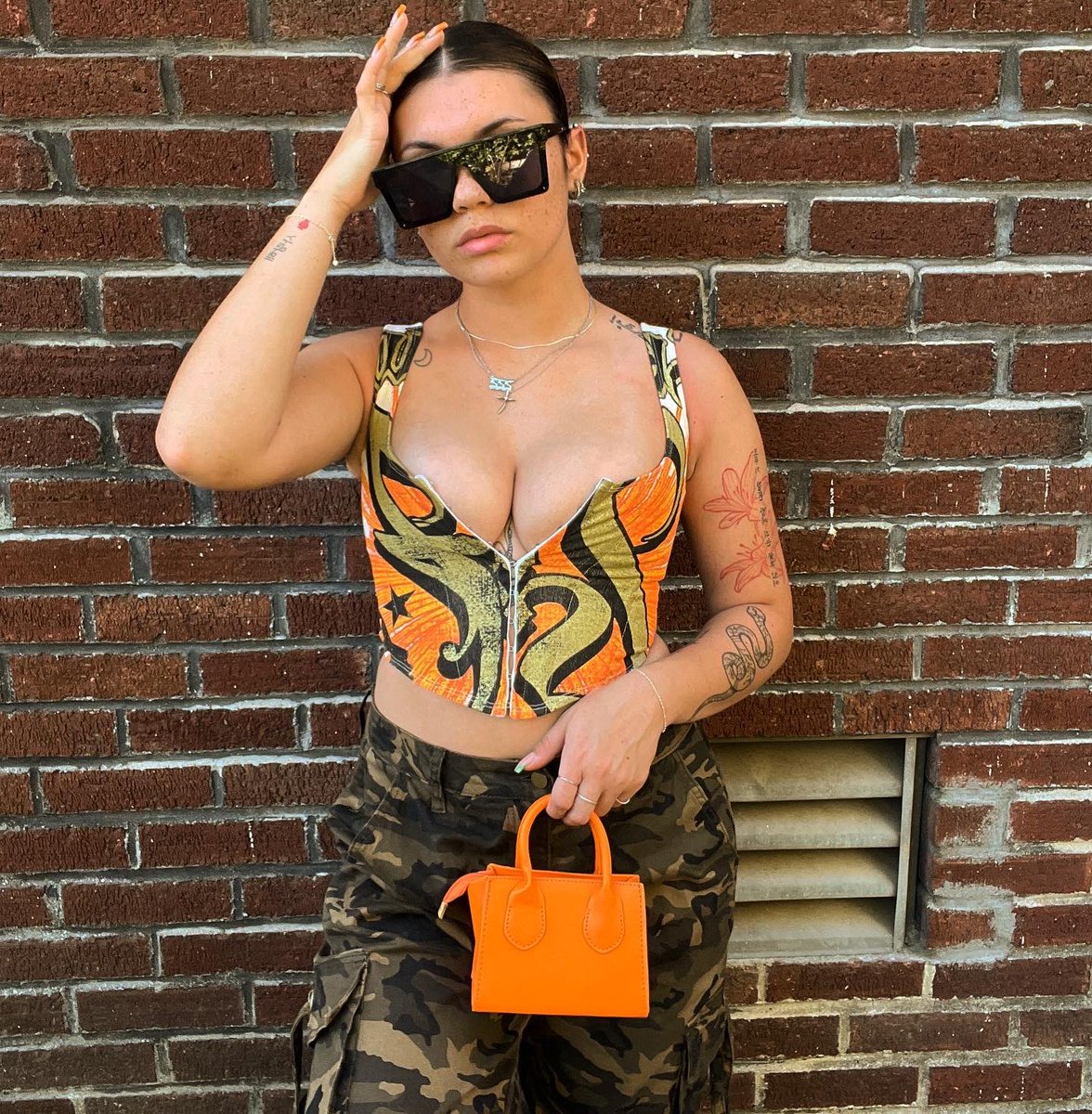 Channing1225's tweet photo. Nails and bad to match 🧡🔫 https://t.co/zBEsaqeQuw