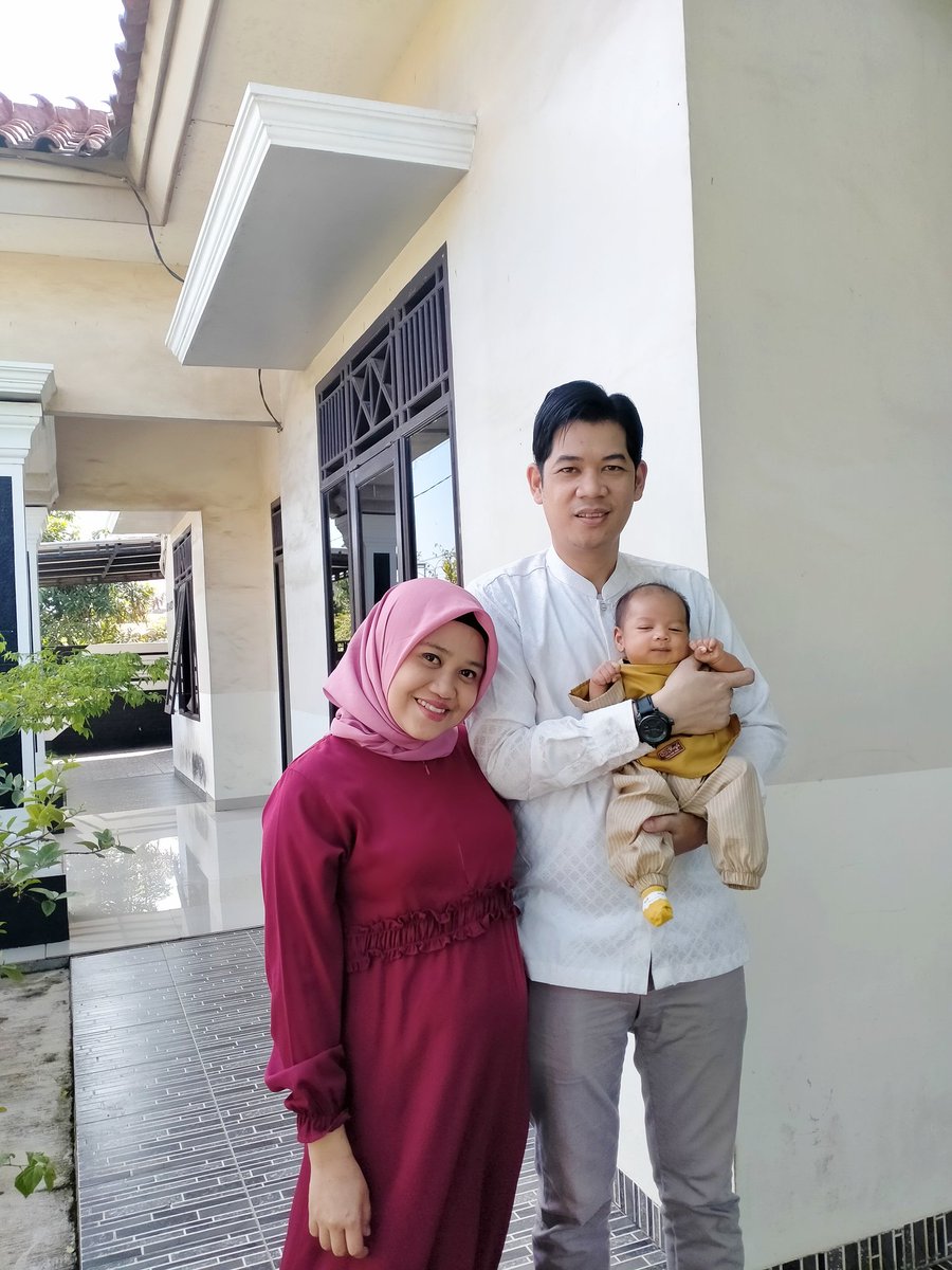 tiwimuchtar's tweet photo. Sampai akhirnya ketemu lelaki ini ,yg nerima aku apa adanya banget
Gak nuntut apa2, apalagi soal anak 🥲
Sampai akhirnya kita sah februari 2021 dan aku hamil april 2021 tp keguguran  dan hamil lg september 2022 
27 mei lahirlah malaikat kecil ini 
Allah adil banget 🥲 https://t.co/wHkXG06A3D