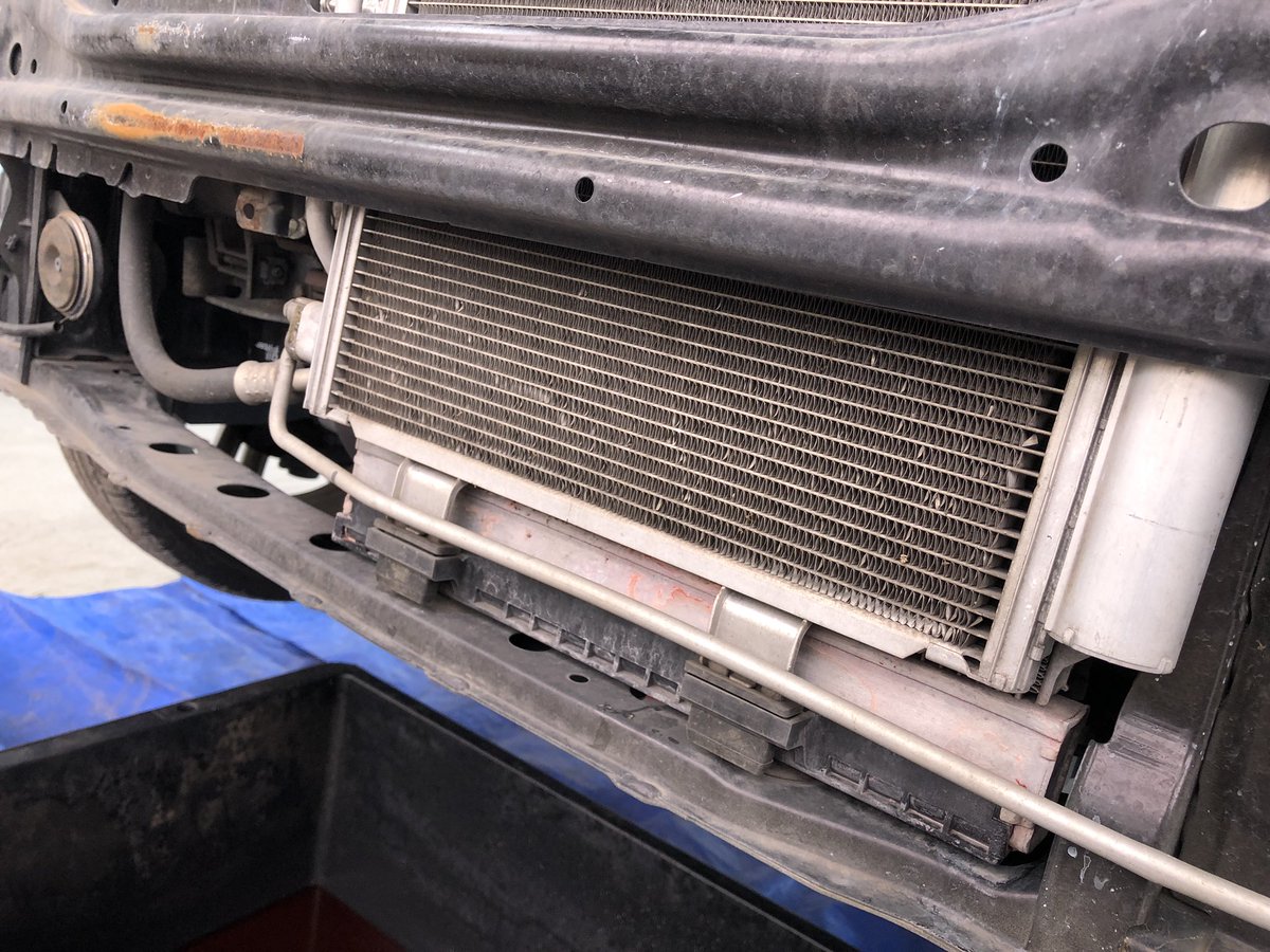 3STEPS_AUTO's tweet photo. 冷却水漏れの修理デス。やっぱり夏は人にも車にも厳しい!電気部品も樹脂部品も壊れますねぇ。交換すれば元通りっ! #ダイハツ #L455s #タント #エグゼ #冷却水漏れ https://t.co/Pn9PDCzccA
