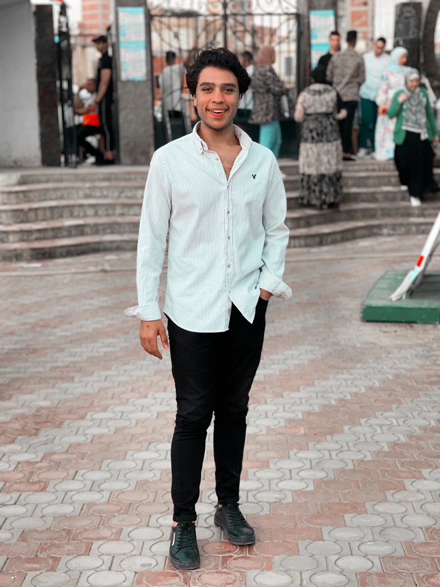 انا معرفكش بس انته تعرفني 😉🔝