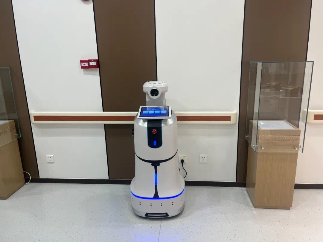 JerryWa65429814's tweet image. iBen Robot has created an exclusive disinfection for Medicine Joint Innovation Research Institute, thereby greatly liberating manpower and improving the operation of the research institute  efficiency #iBenrobot #robotics #disinfectionrobot #disinfection #epidemicprevention #AI