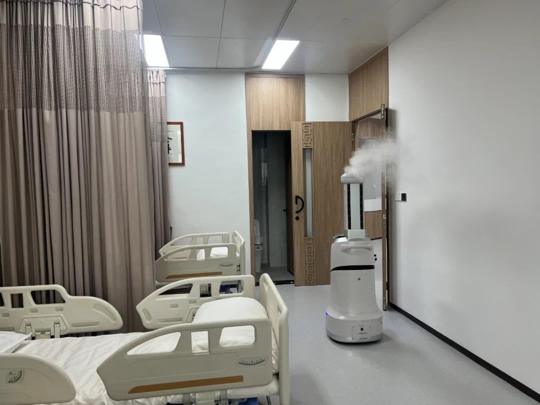 JerryWa65429814's tweet image. iBen Robot has created an exclusive disinfection for Medicine Joint Innovation Research Institute, thereby greatly liberating manpower and improving the operation of the research institute  efficiency #iBenrobot #robotics #disinfectionrobot #disinfection #epidemicprevention #AI