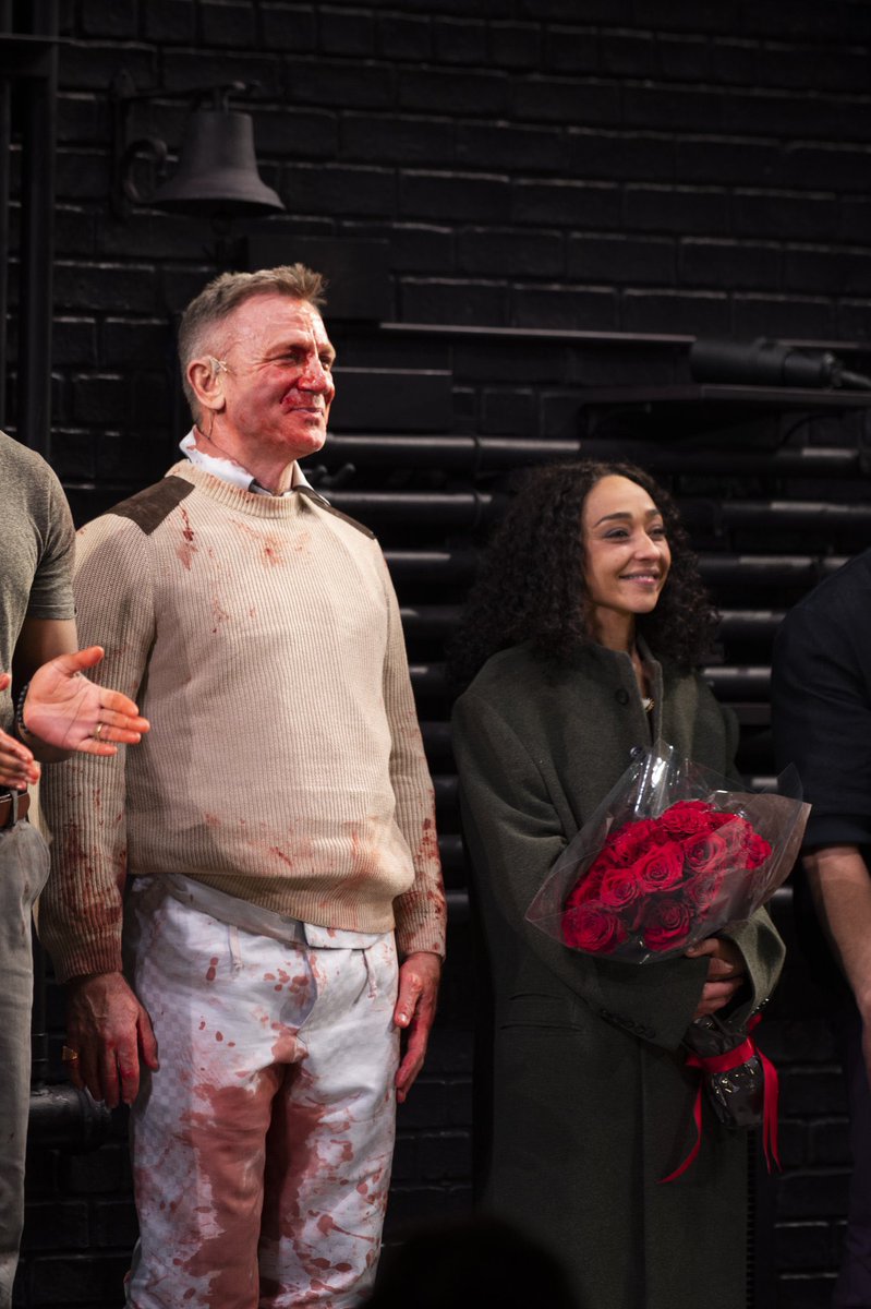 MufsinM's tweet photo. @macbethbway finally comes to a close. Great to see the talented #DanielCraig and #RuthNegga tackling a classic story for the modern age. #macbeth #shakespeare #macbethbway https://t.co/i5fFKoLodM