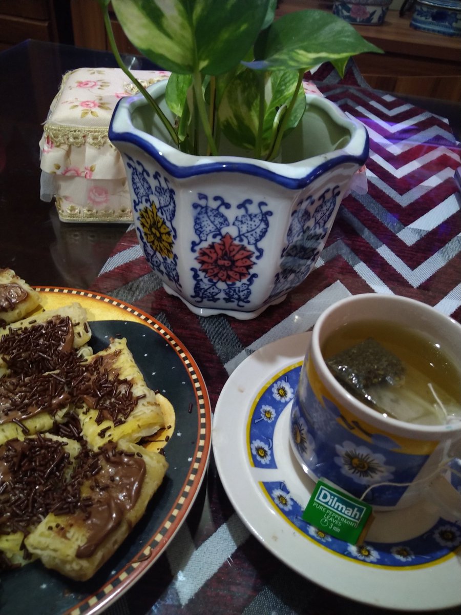 Berbuat baik itu pasti lelah, tak menyenangkan, bahkan kerap membosankan. Namun percayalah, hanya kebaikan yg pahalanya dapat menembus ruang dan waktu walau kita telah tiada...

Semoga ibadah qurban tahun ini menjadi tolak balik kita utk selalu melakukan kebaikan pd sesama...