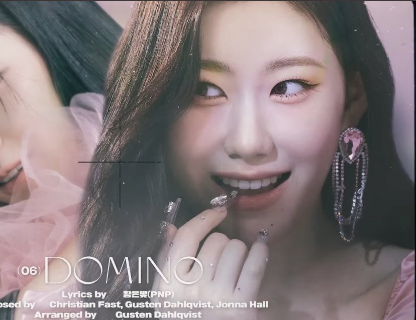 whychaeryeong's tweet photo. crying she looks so good here😭😭😭 https://t.co/h24ICcI40W