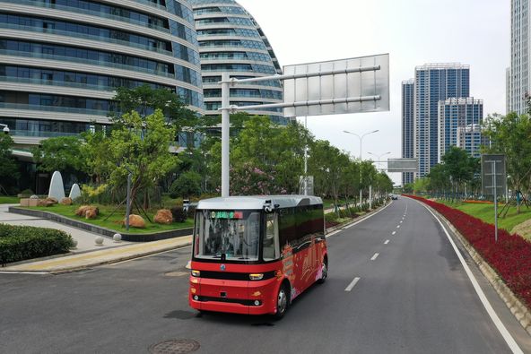 PDChina's tweet photo. China’s first 24-hour autonomous buses are undergoing trial operation in central China’s Wuhuan City. https://t.co/uglfRq1MFi