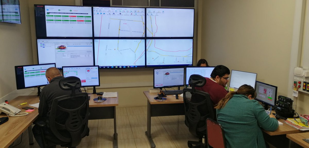 comandancia_CBC's tweet image. #bomberoscoquimbo en este momento atendiendo muchos llamados simultáneos, por lo que hemos implementado nuestra sala de crisis y reforzado la Central de Alarmas @MiRadiols @guayacanfmcl @eldia_cl @BomberosdeChile @SNOBomberos