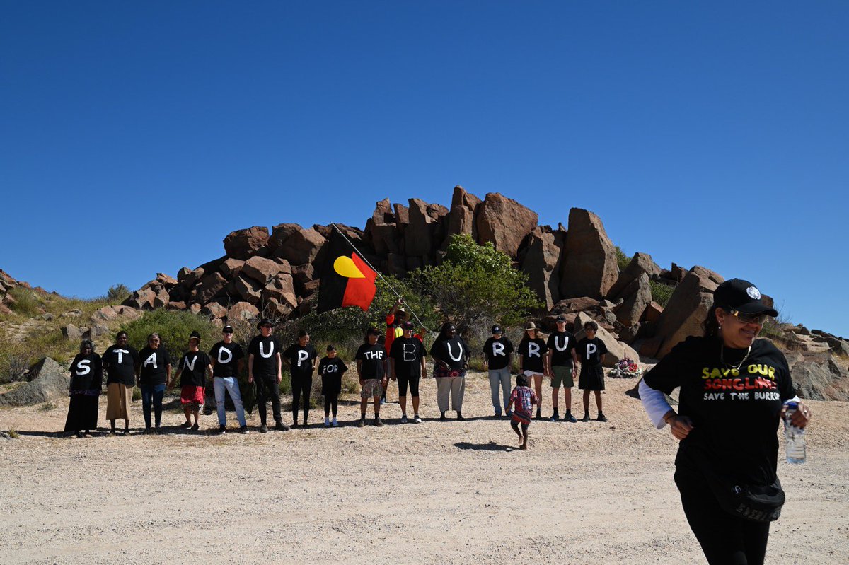 MilesTweedie's tweet photo. Yesterday’s gathering at Hearson’s Cove was superbly organised 🙌 #SaveOurSongLines #Burrup #Murujuga #RockArt #MilesTweediePhotography https://t.co/04AeAQN6H2