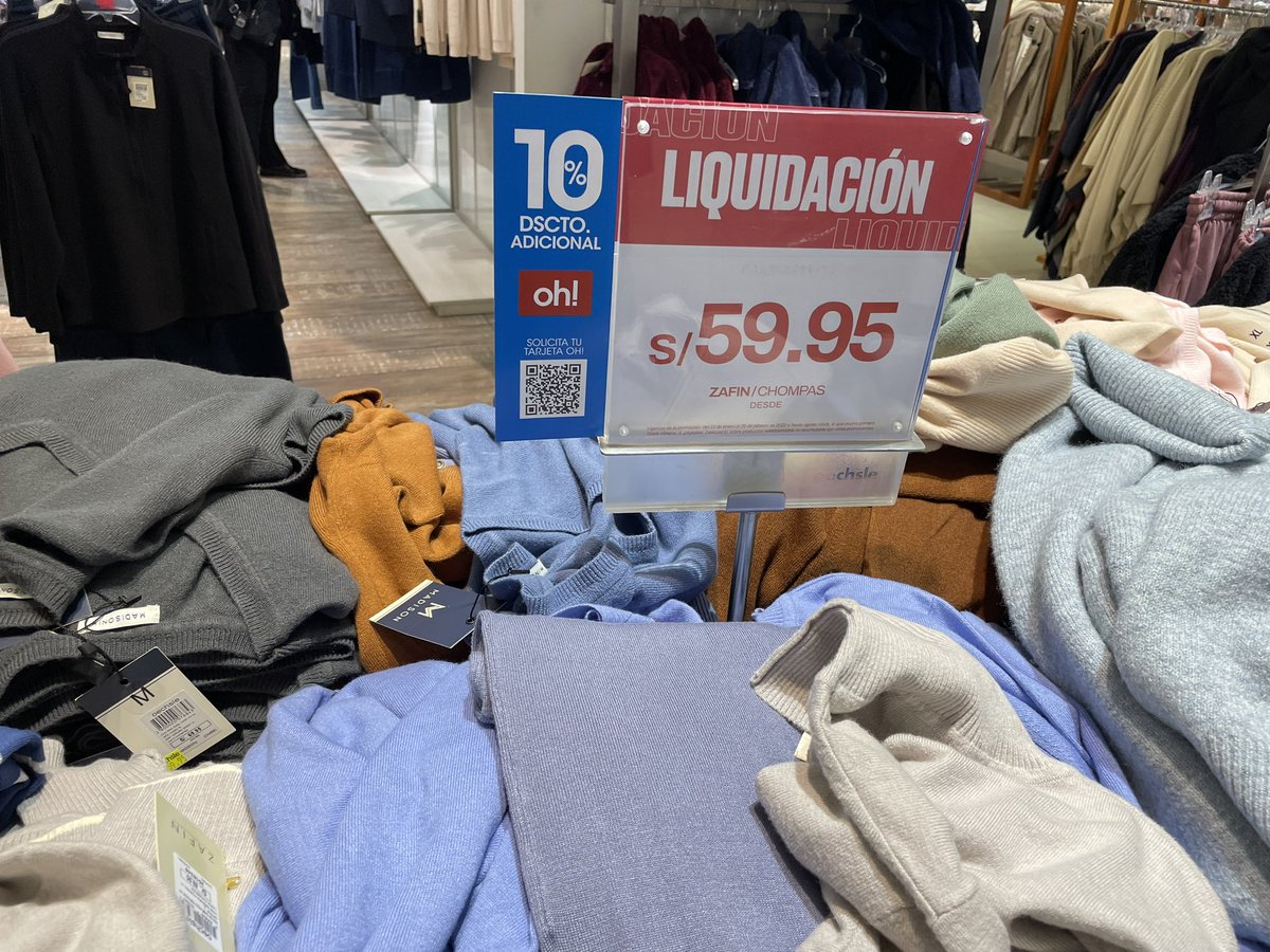 kikecay's tweet image. En #Oeschle ponen este anuncio que dice liquidación, cuando van a caja aparece el precio de etiqueta, su razonamiento: es que estamos en liquidación en toda la tienda pero eso no quiere decir que esa mesa tenga productos en liquidación 
@IndecopiOficial
