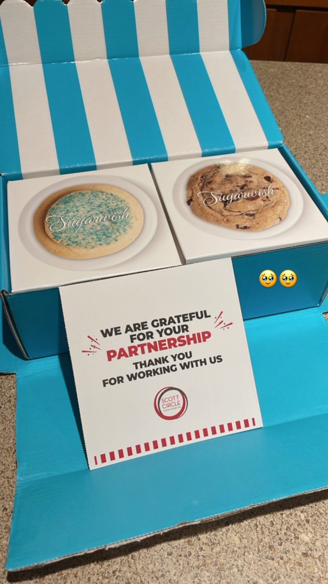 LeanneShinkleTV's tweet photo. Thank you @ScottCircle for my @Sugarwishgirl treats!!! 😍 I got six different freshly baked cookies and my family is excited to dig in. So grateful 💙 https://t.co/KVz0SqEIpn