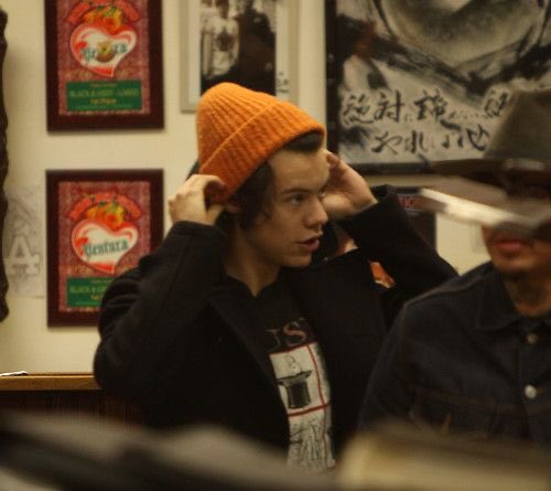 wmisyls's tweet photo. Harry es enviado a un internado en inglaterra 
a louis, hijo de la directora, le llama la atención el chetito patotero que llego a revolucionar todo, incluso su corazón
🚨REGLA N1: todos a dormir antes de las 12
REGLA N2: el hijo de la directora esta PROHIBIDO para todos🚨 https://t.co/PNjowusaUS