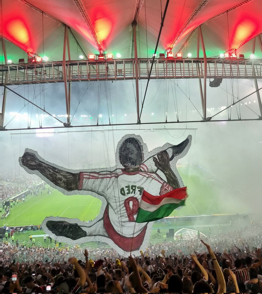 marcelnicolay's tweet photo. @FluminenseFC Mosaico 3D mais lindo ainda visto de trás do gol. https://t.co/Yw6EVR7XOj