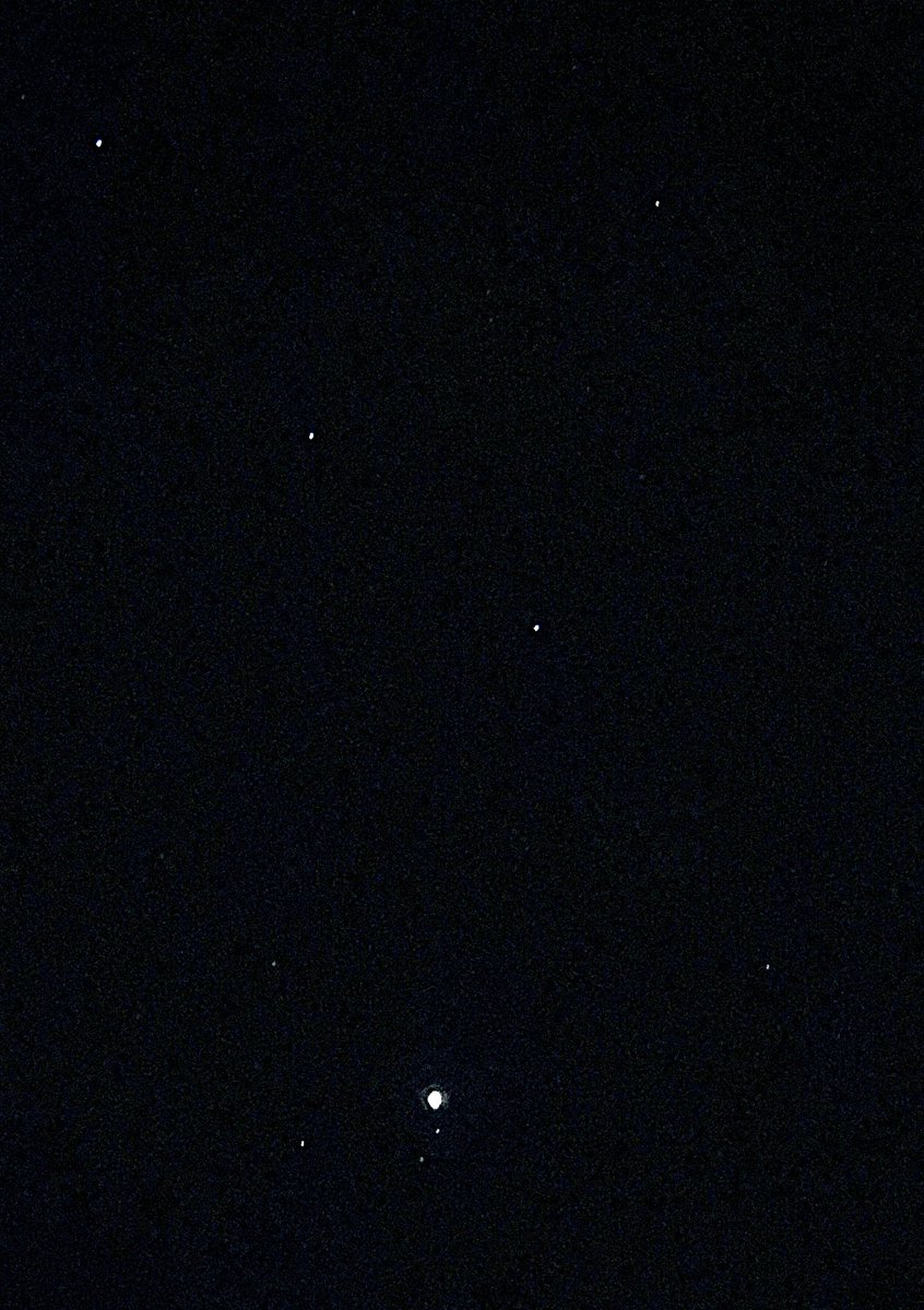 Evasquez8071's tweet photo. #Saturno en #Capricornio, además, dos de sus #lunas (abajo)
#Titan, 5149 #km #diámetro
#Japeto, 1471 https://t.co/1zoCYMvZhq