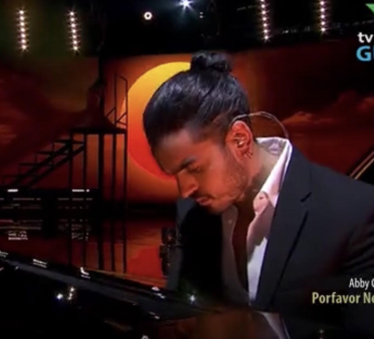 MrEdgardo100's tweet photo. Siendo honestos, lo mejor de la presentación de Nelso y lo único rescatable, FUE ANDRÉS EN EL PIANO 👏 🎹❤️ #RegresoEnLaAcademia #LaAcademia https://t.co/5sUstYJft9