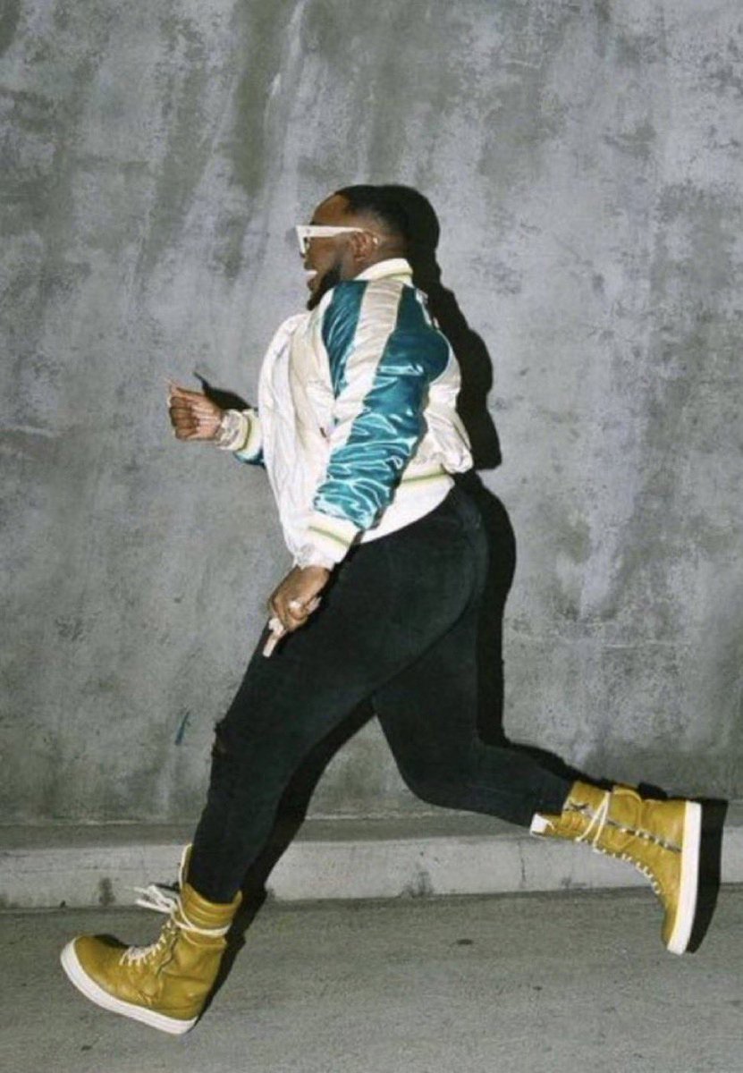 _mvrcii's tweet photo. @NICKIMINAJ Me making my way tomorrow through the rush hour crowd😭 https://t.co/YXBHdP4a5d
