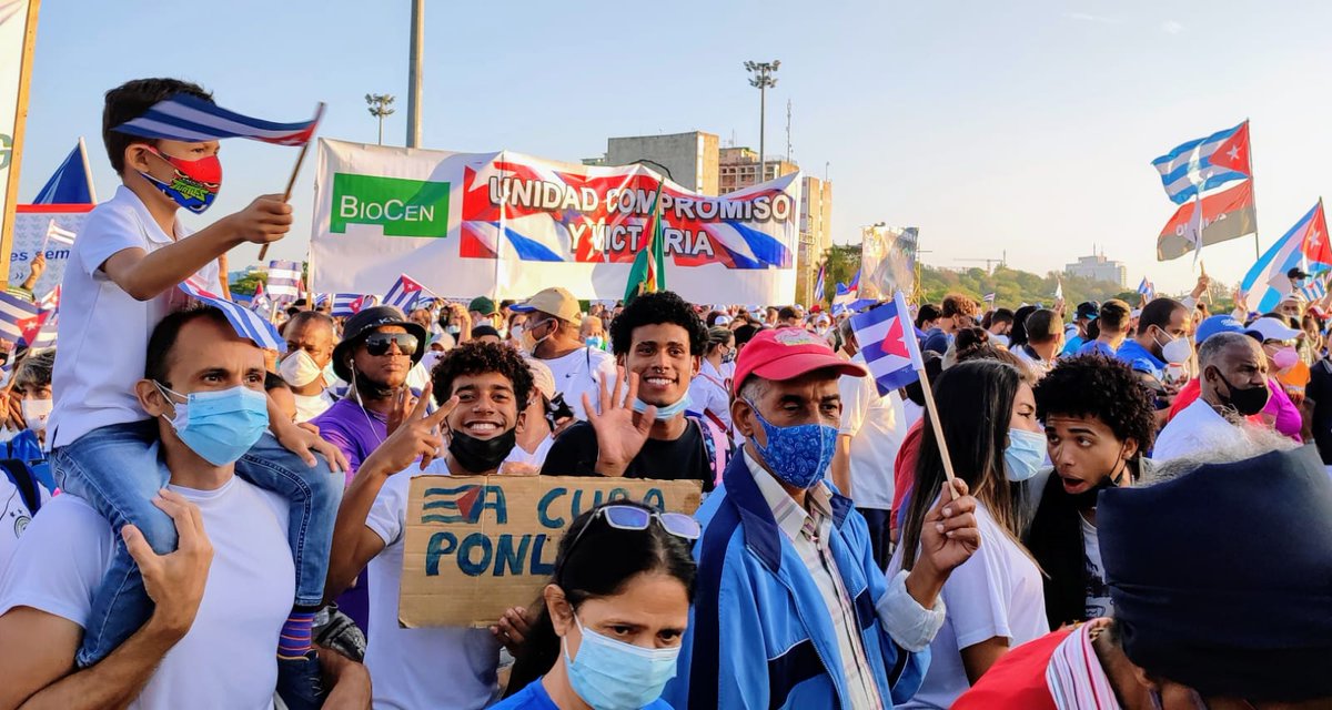 CheVolBrigade's tweet photo. 2021/22 Che Guevara Volunteer Work Brigades joined marches supporting #CubanRevolution inc' #MayDay w/ millions of students, youth, artists &amp; workers. Why mainstreammedia ignore Cuban masses &amp; highlight anti-Cuban actions? #AbrazoSolidario #CubaNoEstaSola #WeLoveCuba #LetCubaLive https://t.co/soouQeqZMl