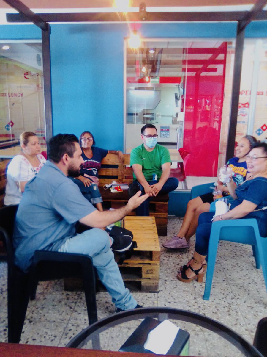 Distrito1conGG's tweet photo. Hoy tuvimos el gran placer de reunirnos con grandes líderes de la Comunidad Adesco y la comunidad 3 de Mayo pertenecientes al Distrito 1, donde sostuvimos puntos importantes y nos demostraron el apoyo a nuestro Diputado @GGallegos24 y a su gestión de trabajo.
#Distrito1  #SomosG https://t.co/M5kpjEpH05