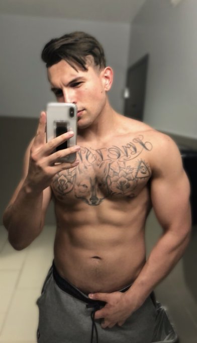 3 year difference 👀 https://t.co/MaB9jtVLwt