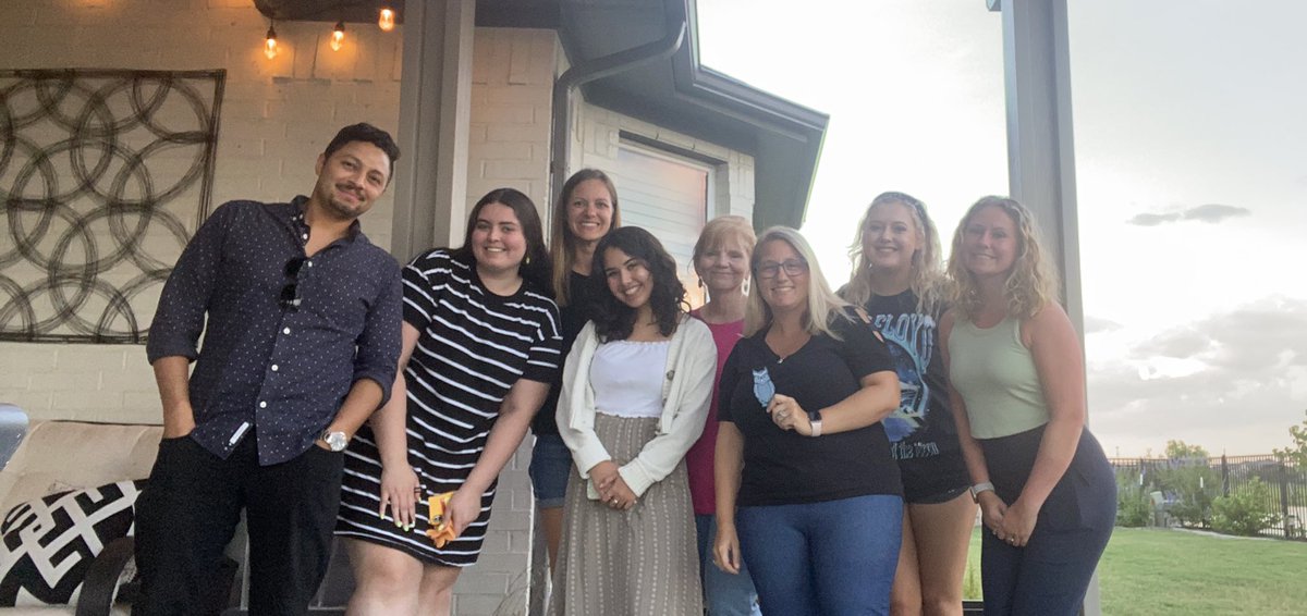 Ollie got to hang out with some of the 4th grade team tonight. <a href="/KISDMcElwain/">McElwain Elementary</a> #Ollieadventures
