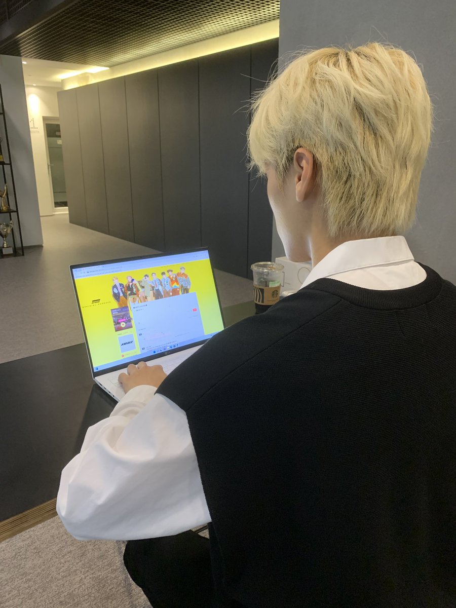 CHOlSHAN's tweet photo. Post-Birthday delighted mandatory tweeting, yesterday was a total blast! Many thanks to everyone who’ve been signed up for the happy day, well, my happy day. May the odds always be with us until the very next days ahead—now and then. https://t.co/xm1LHgoENK