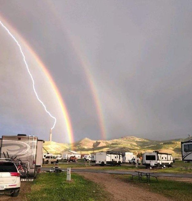 <a href="/NWSMissoula/">NWS Missoula</a> My daughter was driving back to Butte yesterday &amp; stopped to take a pic of the double 🌈. Apparently lightning struck the smoke stack in #Anaconda. 😳 🌩 #MTwx #CrazyMTstorms #JulyinMT