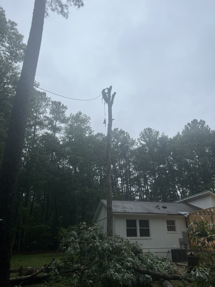 Duffy Fron (@duffy_fron) on Twitter photo Before and during shots of my takedown this weekend. Wicked leaner over a friend’s house. Used arborist techniques and gear that weren’t even around ‘back in the day’. #StillGotIt Before and during shots of my takedown this weekend. Wicked leaner over a friend’s house. Used arborist techniques and gear that weren’t even around ‘back in the day’. #StillGotIt