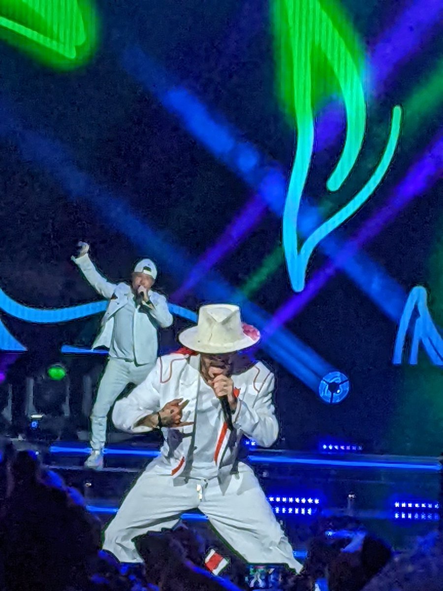 dreamer482's tweet photo. Best freaking night ever! Thanks boys! #BSBIND #DNAWorldTour2022 https://t.co/Sr6xhB4zgh