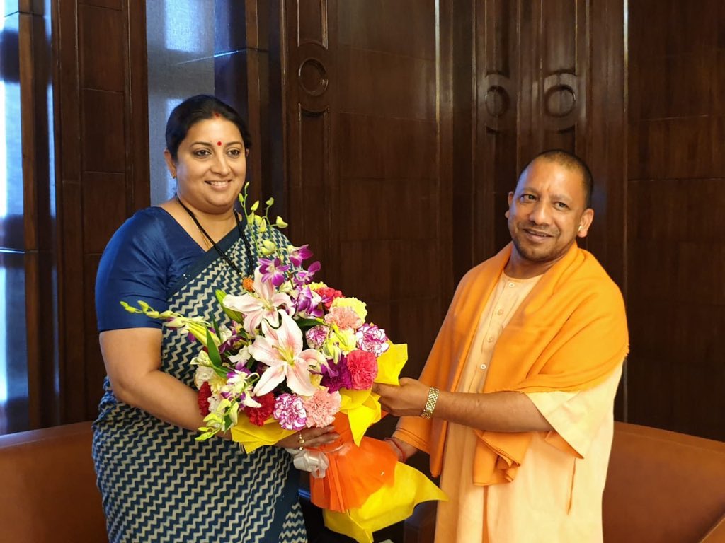 aitcSanjay's tweet photo. Yale degree+ GST👇
👇
HS pass
That @smritiirani for you😂 https://t.co/AwCmIrJJ8L