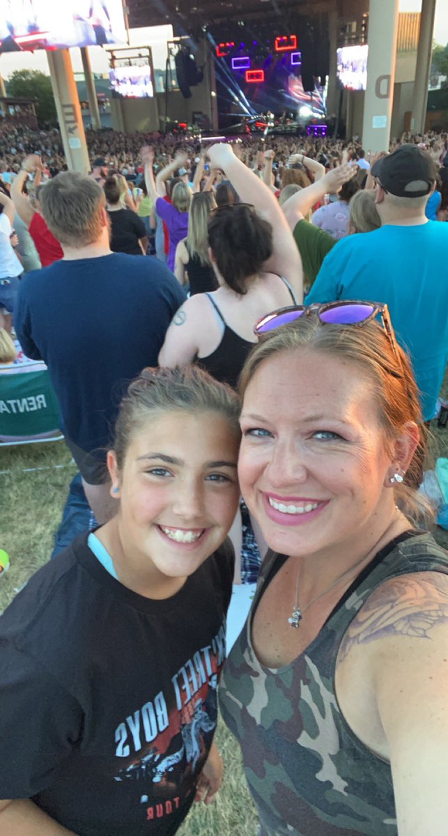 favesoccermom's tweet photo. Seriously we had so much fun!! #DNAworldtour #BSBIND https://t.co/xCyDjEicKK