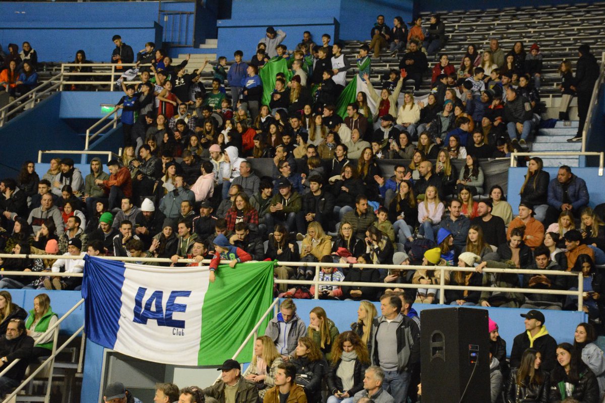 AMBbasquet's tweet photo. Gracias @agmaccio @DeportesMGP de nueyrs AMB y de todo nuestro basquet local!! Ver al estadio más lindo lleno de familias de basquet local, es una alegría inmensa y un agradecimiento eterno por el apoyo. Gracias!! https://t.co/UBTV1I4Rud