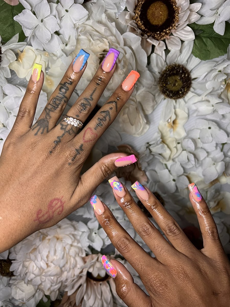 NailGuruuu's tweet photo. SUMMER SHORTIES 🫶🏽 y’all still ain’t booked me yet? What a shame 🤭 #linkinbio #bayareanailtech https://t.co/XGS8uyP9I4