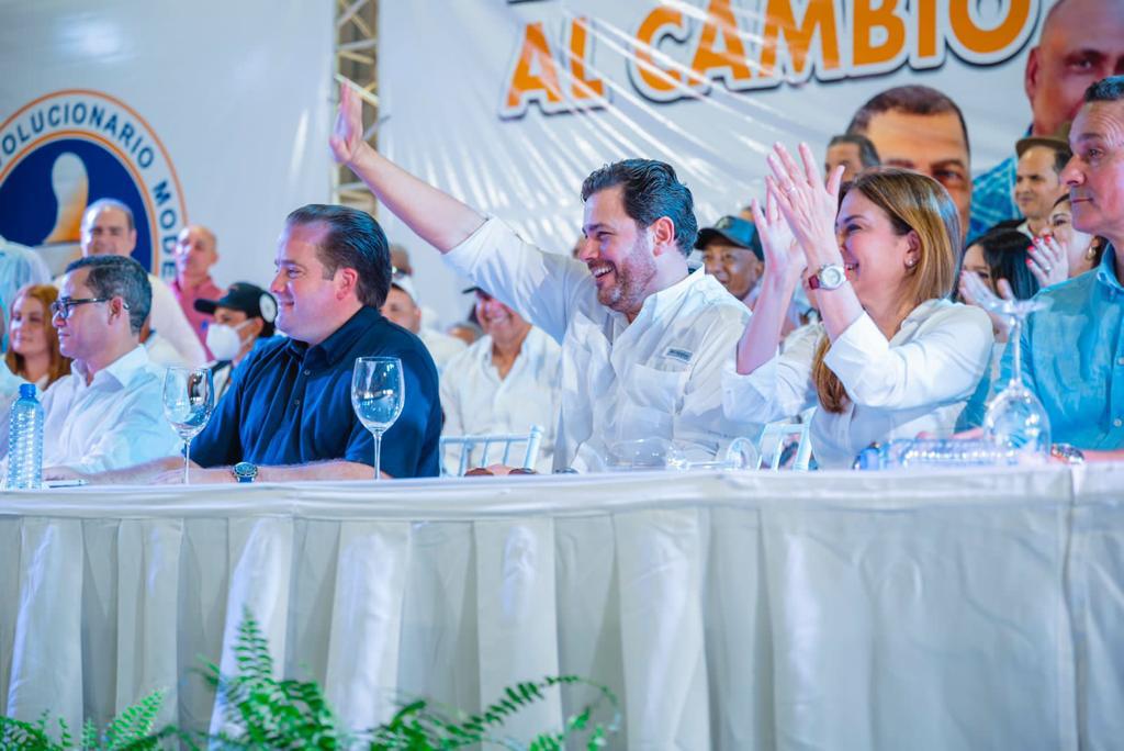 PRM_Oficial's tweet photo. ¡Ocoa respaldó hoy masivamente al PRM!

En un multitudinario acto de juramentación en la provincia de San José de Ocoa, encabezado por el presidente y la secretaria general del PRM, @JosePaliza y @CarolinaMejiaG. https://t.co/Q0aWDM3RpB