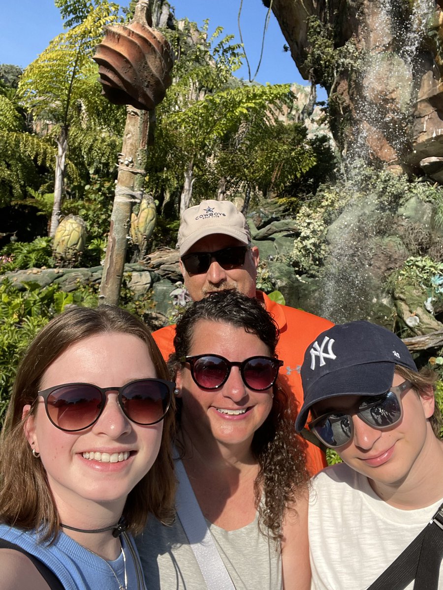 jbraafladt's tweet photo. Family time @MKBMavs #mkbfam selfie challenge https://t.co/p0pGnKoZdw