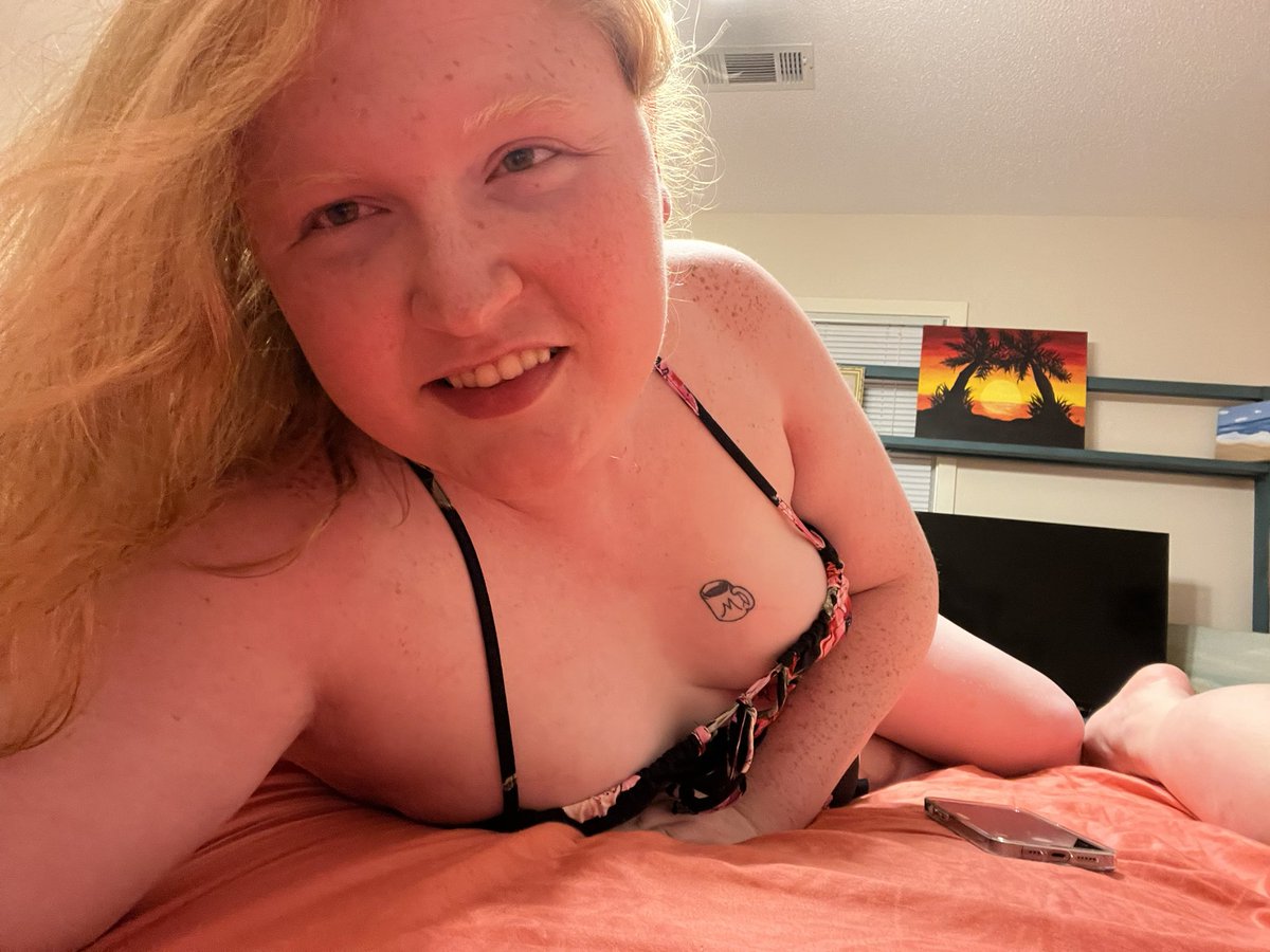 hunnybunneyxoxo's tweet photo. New post at midnight!! 
See some of the content I’ve been working on.

https://t.co/BMJx5IcPy9

Free to subscribe!!

#chubby #onlytrans #onlyfans #onlyfansgirl #TGirl #sexy #feet #trans #TransPride #transgirl #ginger #GingerGirls #RedHeadsAreBeautiful #mtf #transfem #transishot https://t.co/nZliiJEmQq