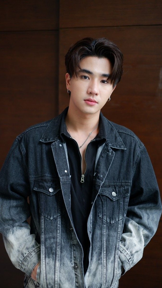 เพิร์ธ-ธนพนธ์ นำทีม เพชร-เจ๋ง-ล็อตเต้ ชวนลุ้นความฝันกับความรักที่ต้องเลือก ในซีรีส์ Viu Original My Coach newsplus.co.th/dramas-series/… #newsplusTH #MyCoachตะลุมรักตะลุมบอล