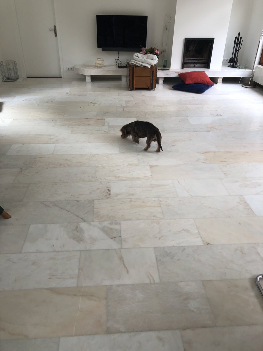 Nou hop maar <a href="/nijhofbaarn/">nijhofbaarn</a> 
Oude bank is weg, ruimte voor de nieuwe is er nu. 

<a href="/Tomingroep/">Tomingroep</a> / de Kringloper bedankt voor het ophalen.