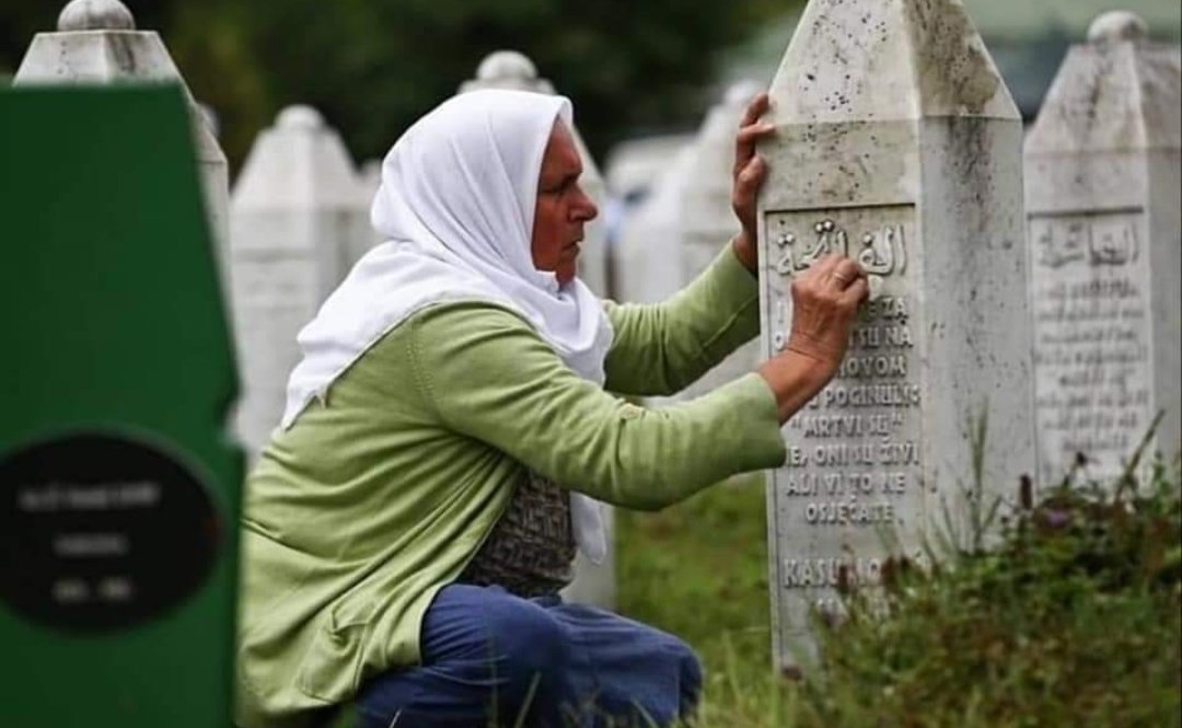 Ne yaparsanız yapın asla Soykırımı unutmayın.
Çünkü Unutulan Soykırım Tekrarlanır.

#Aliyaİzzetbegoviç

Unutmadık ve Asla Unutmayacağız!

#Srebrenica
#SrebrenitsaKatliamı