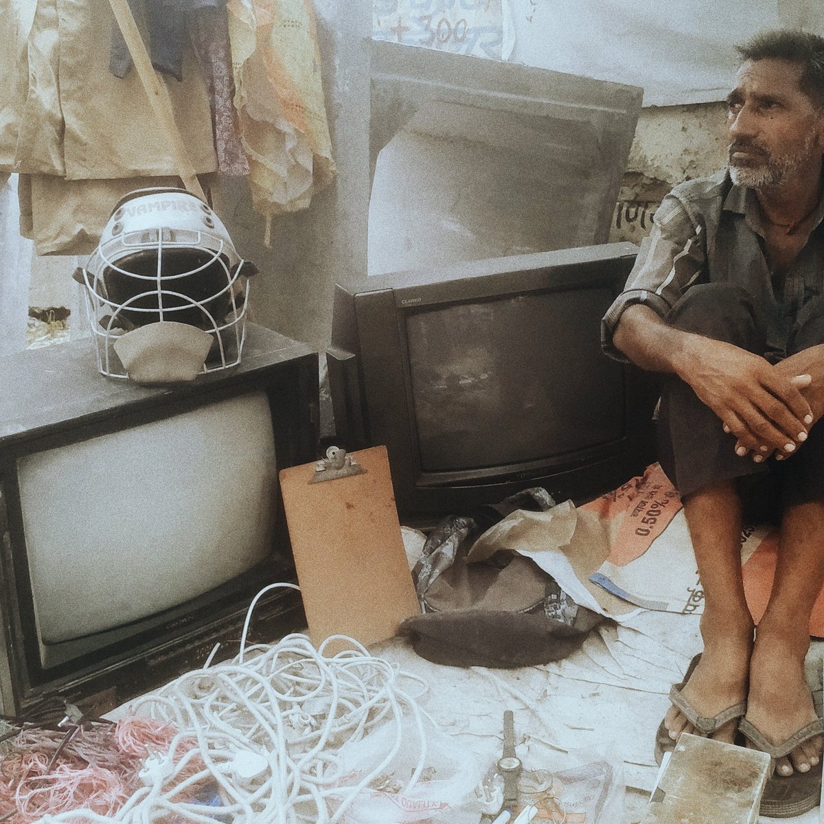 manngadhant's tweet photo. Stills from Jaipur's chor bazaar https://t.co/U078AglQMz