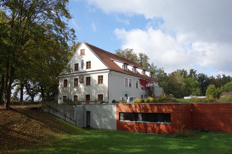 AlgatechTrebon's tweet image. Článek o Centru #ALGATECH Mikrobiologického ústavu AV ČR v novém čísle časopisu ECHO. Čemu se Centrum věnuje při studiu #mikořas, jaké evropské projekty se zde řeší a jak se daří převádět výsledky výzkumu do praxe. Čtěte od stránky 28 horizontevropa.cz/cs/aktuality/y…