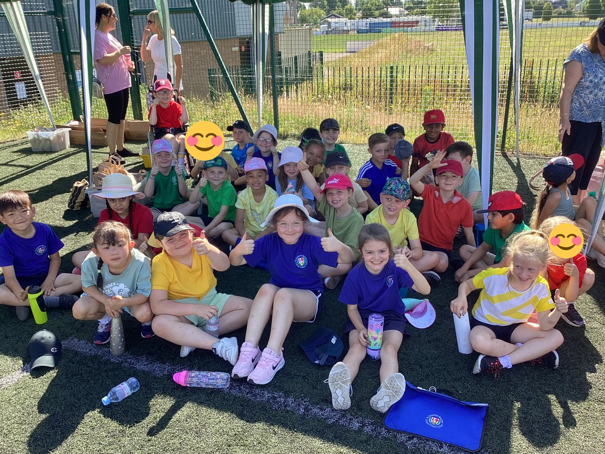 SAB_B28's tweet photo. Reception, Year 1 & 2 are ready and waiting for the games to begin! Which house will win? #sportsday #itsascorcher https://t.co/22P5RetQ4r