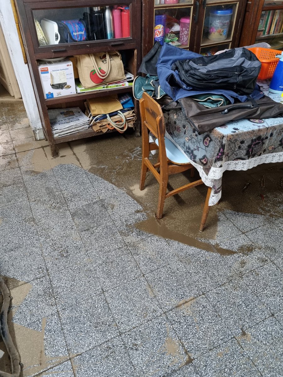 parth1701's tweet photo. @AMCommissioner @PMOIndia @CMOGuj @pkumarias @lochan_sehra @AmdavadAMC These images are from the inside of my house in Paldi.. bau khodyu ane vau vaayda aapya.. aatla varsho ma kyarey ghar ma paani nathi ayu.. aa che VIKAS? @BJP4Gujarat @PMOIndia @VtvGujarati @Amc_Gujarat https://t.co/ZrqOUAOyOO