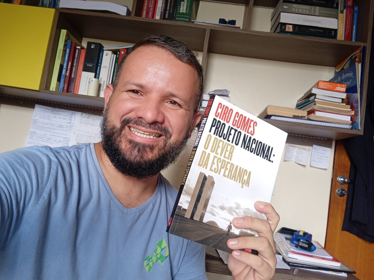 Thiago_Reis_12's tweet photo. Amigos e amigas. Saiam da polarização e do ódio q nada agrega ao Brasil. Venham descobrir o Projeto Nacional de Desenvolvimento de @cirogomes. Isso sim dará emprego, renda, escola de tempo integral aos brasileiros.
#PrefiroCiro
#ThiagoReis
#PreCandidatoDepEstadual
#PDTPA https://t.co/RKWDVBnWjk