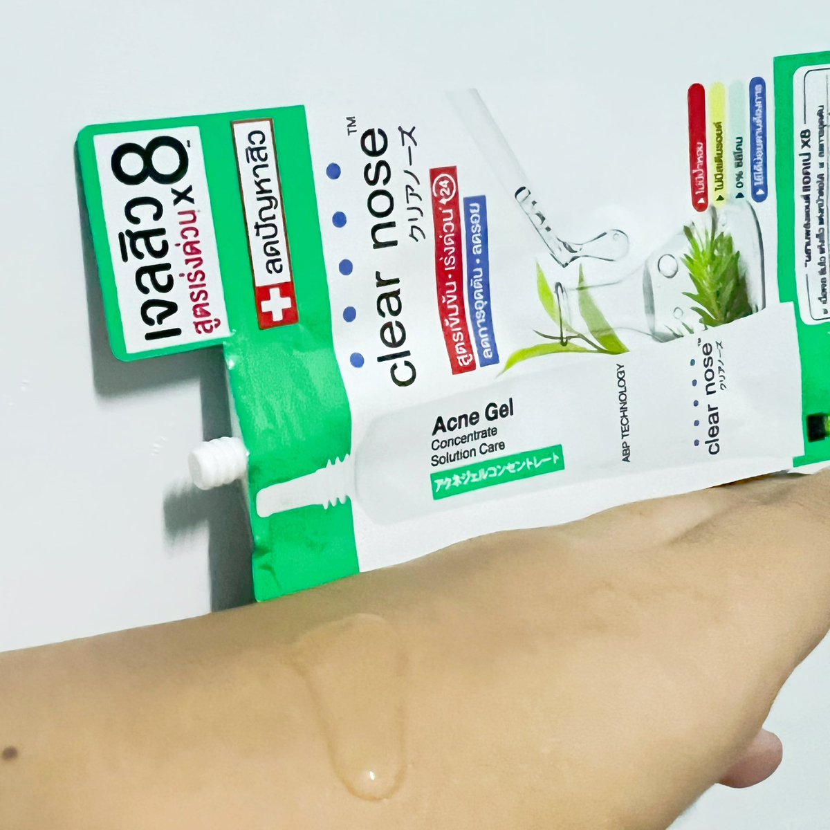 Kinkaaom's tweet photo. ว้าย !! ครีมกันเเดด SPF50+ PA+++ ClearNose UV Sun Serum มาเเบบซอง พกพาสะดวกสุด หาซื้อง่ายมากกก ที่ 7-11 ใกล้บ้าน ราคา 49 บาท เองจ้ามาพร้อม เจลเเต้มสิวที่ใช้คู่กันไปเลย นี่ปลื้มสุดคืนเดียวยุบ

#ใช้จริงรีวิวจริง #รีวิวเซเว่น #ใช่ดีบอกต่อ #ไว้รีวิวห้ามขายของโว้ยย #HowtoPerfect https://t.co/h59JiCd8Aj