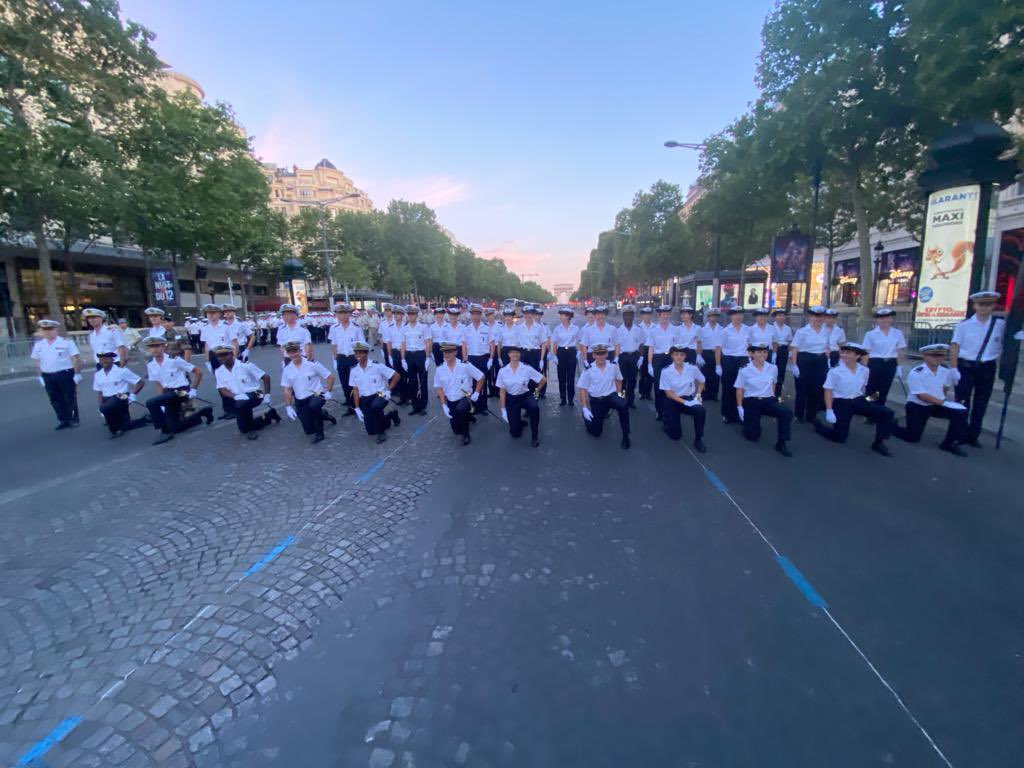 SCArmees's tweet image. #14juillet2022🇫🇷🎊 J-3 : de bon matin, le détachement de soutien Commissariat aux engagements opérationnels est sur les Champs-Élysées pour la dernière ligne droite de la préparation! L’@ECArmees est aussi mobilisée pour que tout soit parfait! @Armees_Gouv @EtatMajorFR