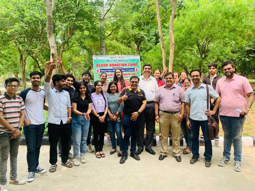 DOC_DSE_DU's tweet photo. Team RC DOC organized a Blood Donation Drive- SAHAYAK under the Project Hope 3.0. Target of 51 units of blood achieved in merely 4 hours
#blooddonationcamp #donateblood @rtndrajayksingh @rotaract https://t.co/zioRCS9Z2s