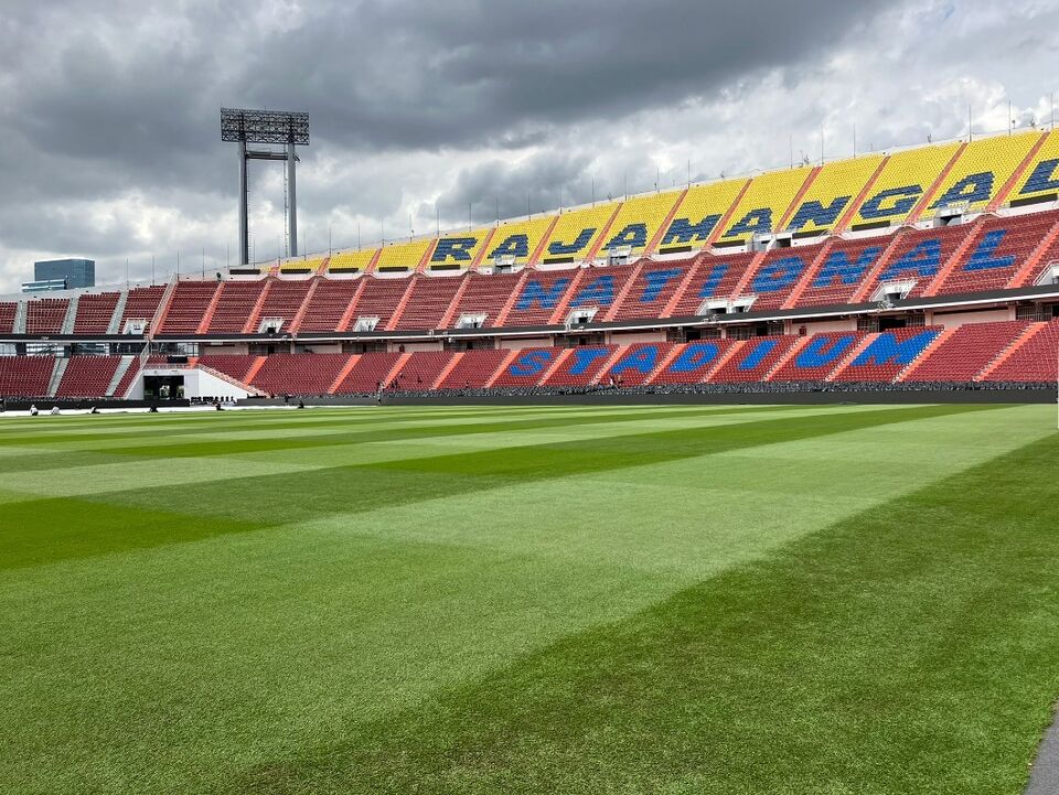 Asian Football (@asianfootballs) on Twitter photo 🏟 Rajamangala National Stadium, the place where Manchester United will clash with Liverpool on Tuesday.
📷 <a href="/SNE_Sports/">SNE Sports</a> 🏟 Rajamangala National Stadium, the place where Manchester United will clash with Liverpool on Tuesday.
📷 <a href="/SNE_Sports/">SNE Sports</a>