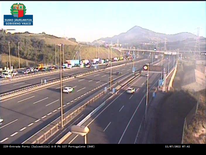 🚛🚗🚗 #Autopilaketak #A8 Km 124 #Barakaldo-n Irungo norantzan
🚛🚗🚗 Retenciones en…