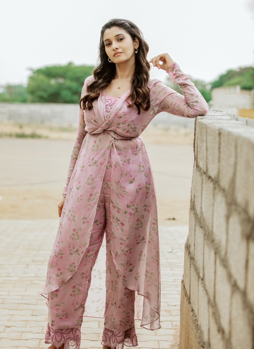 priya_Bshankar's tweet photo. 💕 https://t.co/jcUwDvMU0z