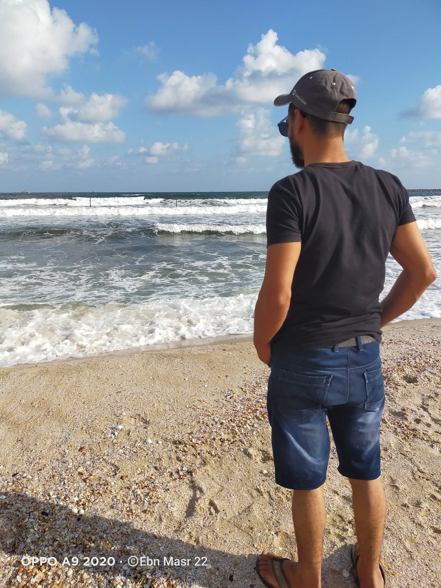 إسمحولى أقولكم صباح الخير من على شط راس البر وزى مانتوا شايفين محدش لسه وصل غيرى 🤨
تقريباً هو ده اليوم الوحيد اللى بخرج فيه من بلدنا وأجوارها 😂😂

صباح الفل بقى 🤝♥️